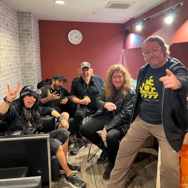 Dave Dufort and Stefan Nilsson backstage in Tokyo today with the mighty @official_raven_lunatics
