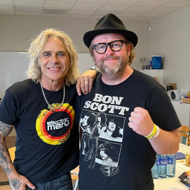 Mike Tramp of White Lion backstsge at @skogsrojet today with @roppongirocks’ Stefan Nilsson.